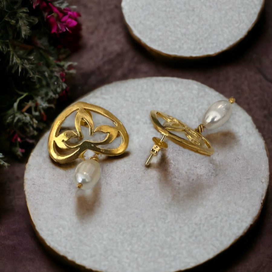 Teen Patte Pearly Earrings
